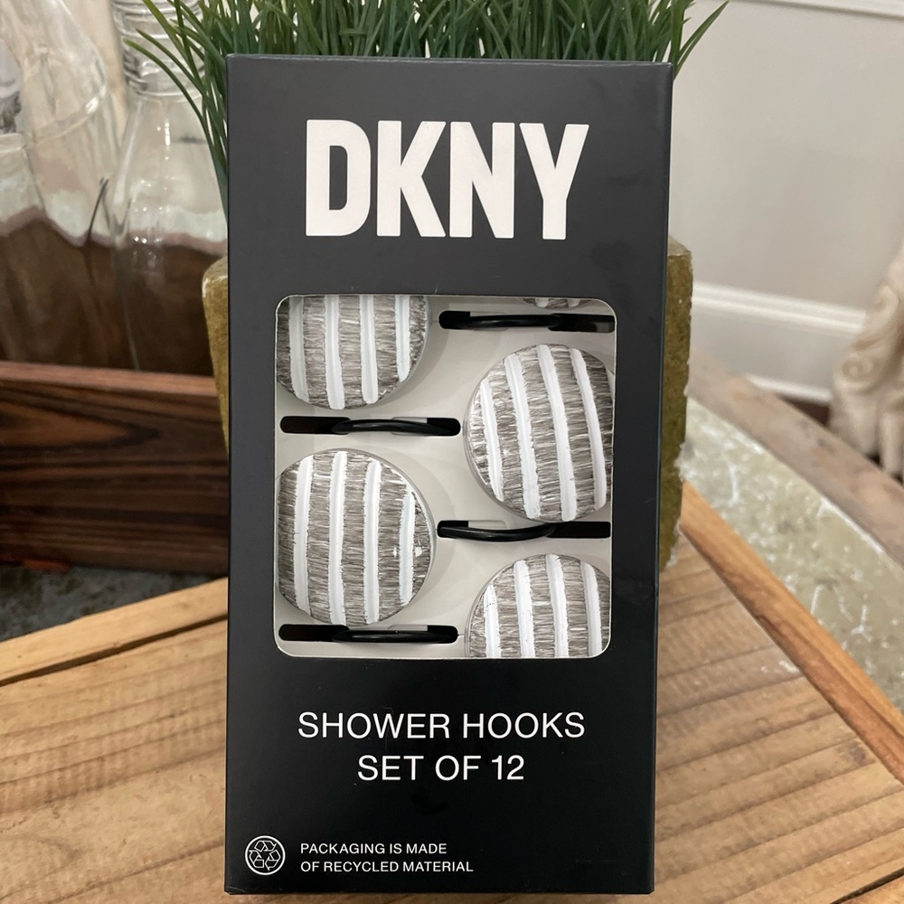 DKNY NEW GREY STRIPED WOOD LOOK SHOWER HOOKS